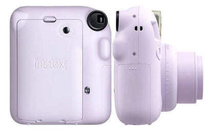 Câmera Instax Mini 12 lilás nas vistas traseira e lateral