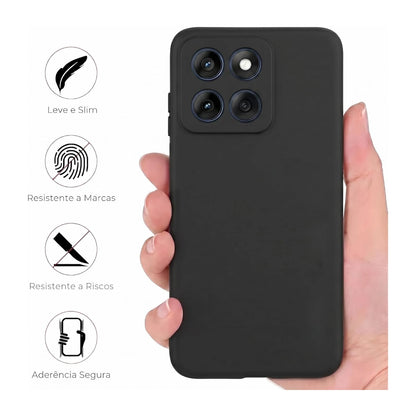 Capa Slim Lisa preta para Motorola Edge 70 Pro segurada na mão em vista traseira